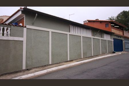 Casa à venda com 186m², 2 quartos e 2 vagas Casa à venda com 186m², 2 quartos e 2 vagasFachada