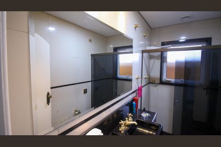 Casa à venda com 186m², 2 quartos e 2 vagas Casa à venda com 186m², 2 quartos e 2 vagasBanheiro