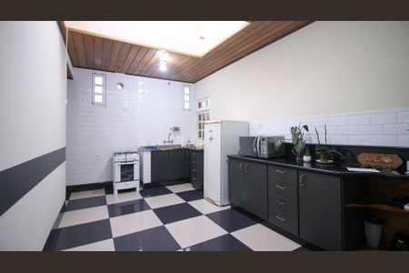 Casa à venda com 186m², 2 quartos e 2 vagas Casa à venda com 186m², 2 quartos e 2 vagasCozinha