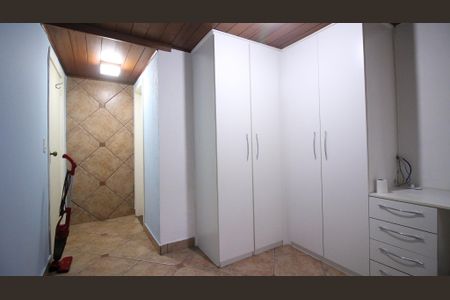Casa à venda com 186m², 2 quartos e 2 vagas Casa à venda com 186m², 2 quartos e 2 vagasSuíte