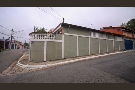 Casa à venda com 186m², 2 quartos e 2 vagas Casa à venda com 186m², 2 quartos e 2 vagasFachada