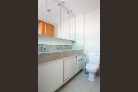 Apartamento à venda com 140m², 4 quartos e 3 vagasBanheiro da Suíte 4