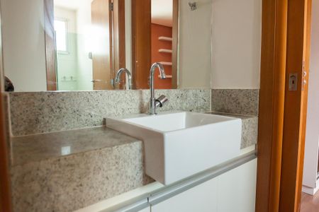 Apartamento à venda com 140m², 4 quartos e 3 vagasBanheiro da Suíte 1 e 2