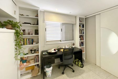 Apartamento à venda com 168m², 4 quartos e 3 vagasEscritório