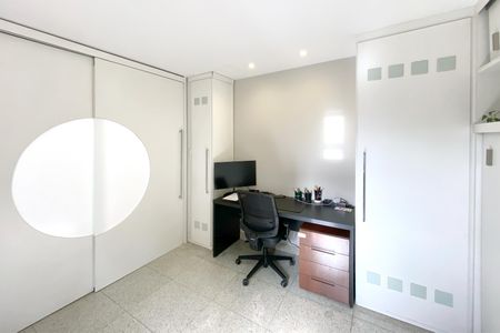 Apartamento à venda com 168m², 4 quartos e 3 vagasEscritório