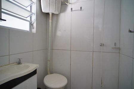 Banheiro de casa à venda com 1 quarto, 43m² em Bom Jesus, Porto Alegre