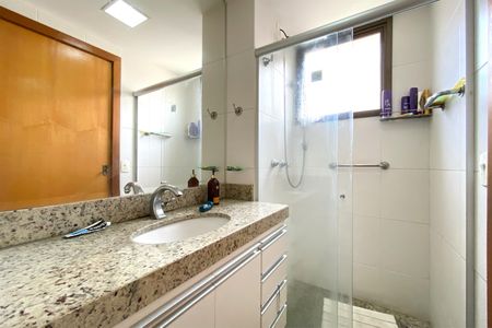 Apartamento à venda com 383m², 4 quartos e 4 vagasBanheiro da Suíte 2