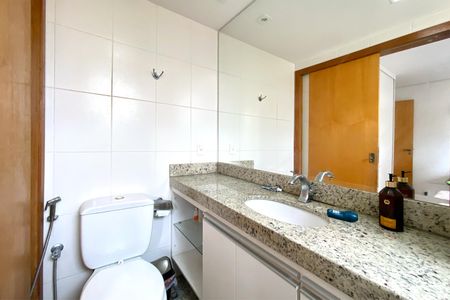 Apartamento à venda com 383m², 4 quartos e 4 vagasBanheiro da Suíte 2