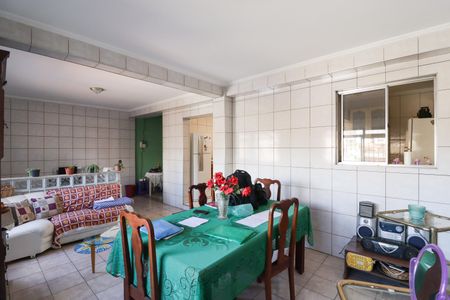 Casa à venda com 135m², 3 quartos e 2 vagasSala