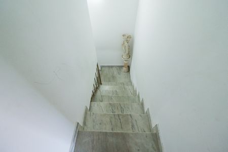 Casa à venda com 135m², 3 quartos e 2 vagasEscada