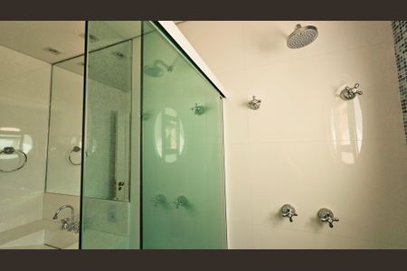 Casa de condomínio à venda com 641m², 3 quartos e 6 vagasBanheiro da Suíte 1