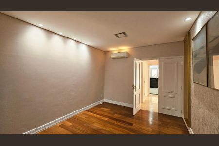 Casa de condomínio à venda com 641m², 3 quartos e 6 vagasQuarto 1