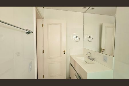 Casa de condomínio à venda com 641m², 3 quartos e 6 vagasBanheiro da Suíte 1