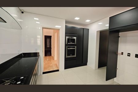 Casa de condomínio à venda com 641m², 3 quartos e 6 vagasCozinha