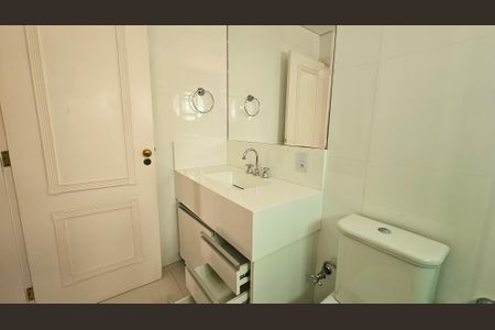 Casa de condomínio à venda com 641m², 3 quartos e 6 vagasBanheiro da Suíte 1