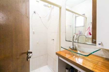 Casa à venda com 80m², 3 quartos e 2 vagasBanheiro