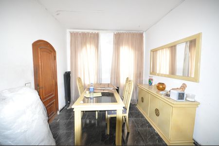 Casa para alugar com 300m², 2 quartos e 4 vagasSala