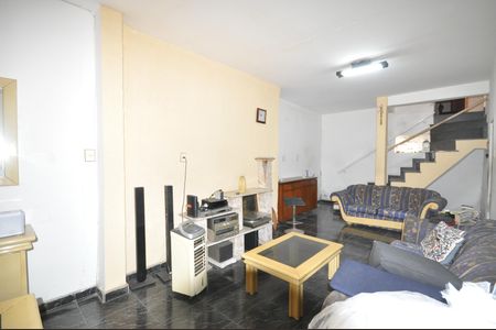 Sala de casa para alugar com 2 quartos, 300m² em Vila Nivi, São Paulo