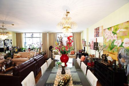 Apartamento à venda com 151m², 3 quartos e 2 vagas Apartamento à venda com 151m², 3 quartos e 2 vagasSala de jantar