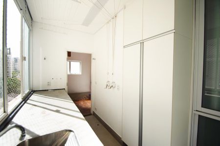 Apartamento para alugar com 157m², 2 quartos e 1 vagalavanderia