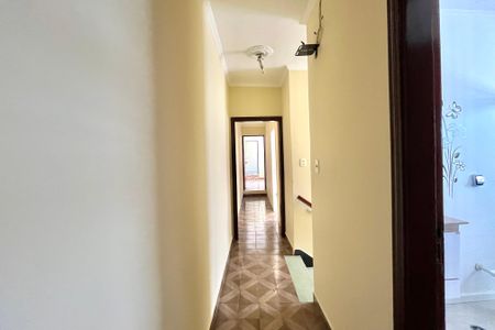 Casa à venda com 280m², 4 quartos e 3 vagas Casa à venda com 280m², 4 quartos e 3 vagasCorredor