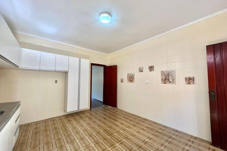 Casa à venda com 280m², 4 quartos e 3 vagas Casa à venda com 280m², 4 quartos e 3 vagasCozinha