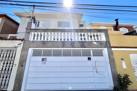 Casa à venda com 280m², 4 quartos e 3 vagas Casa à venda com 280m², 4 quartos e 3 vagasFachada