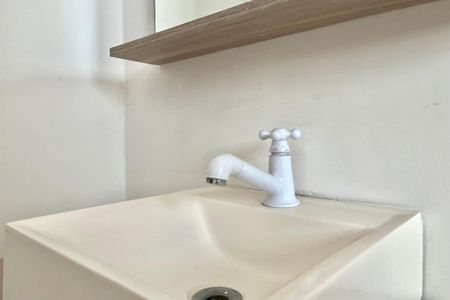 Casa à venda com 280m², 4 quartos e 3 vagas Casa à venda com 280m², 4 quartos e 3 vagasBanheiro Corredor