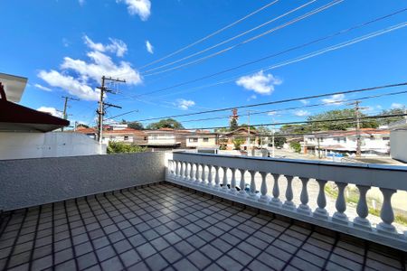 Casa à venda com 280m², 4 quartos e 3 vagas Casa à venda com 280m², 4 quartos e 3 vagasVaranda