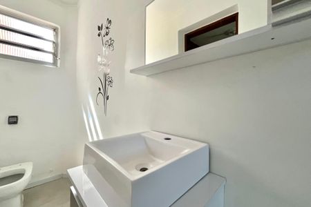 Casa à venda com 280m², 4 quartos e 3 vagas Casa à venda com 280m², 4 quartos e 3 vagasBanheiro da Suíte 1