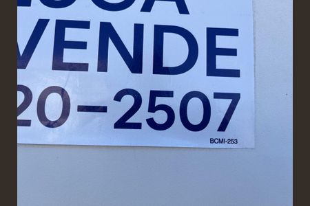 Casa à venda com 280m², 4 quartos e 3 vagas Casa à venda com 280m², 4 quartos e 3 vagasPlaquinha