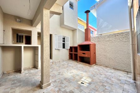 Casa à venda com 280m², 4 quartos e 3 vagas Casa à venda com 280m², 4 quartos e 3 vagasChurrasqueira