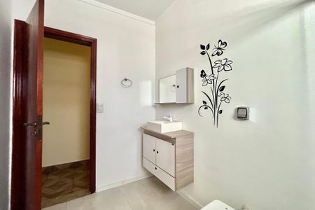 Casa à venda com 280m², 4 quartos e 3 vagas Casa à venda com 280m², 4 quartos e 3 vagasBanheiro Corredor