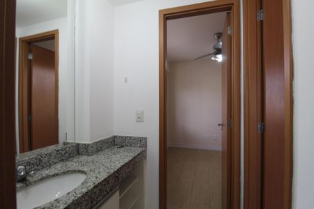 Apartamento à venda com 83m², 3 quartos e 1 vagaBanheiro canadense das suítes 1 e 2