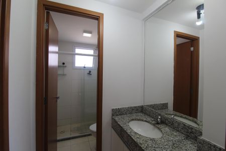 Apartamento à venda com 83m², 3 quartos e 1 vagaBanheiro canadense das suítes 1 e 2