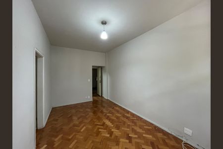 Apartamento à venda com 66m², 2 quartos e 1 vagaSala