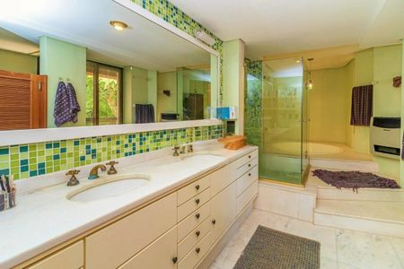 Apartamento para alugar com 385m², 4 quartos e 3 vagasBanheiro 1