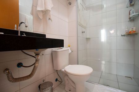 Banheiro Social de apartamento para alugar com 2 quartos, 50m² em Qn 404, Brasília