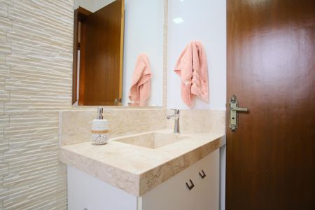 Casa à venda com 130m², 3 quartos e 2 vagasBanheiro Social