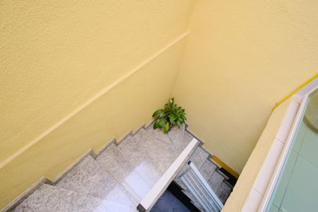 Casa à venda com 130m², 3 quartos e 2 vagasEscada para Garagem