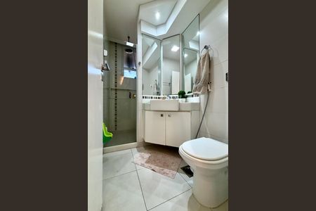 Apartamento à venda com 96m², 2 quartos e 1 vaga Apartamento à venda com 96m², 2 quartos e 1 vagaBanheiro social