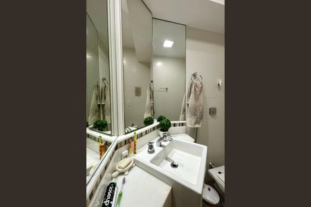 Apartamento à venda com 96m², 2 quartos e 1 vaga Apartamento à venda com 96m², 2 quartos e 1 vagaBanheiro social