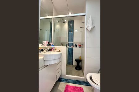 Apartamento à venda com 96m², 2 quartos e 1 vaga Apartamento à venda com 96m², 2 quartos e 1 vagaSuite - banheiro