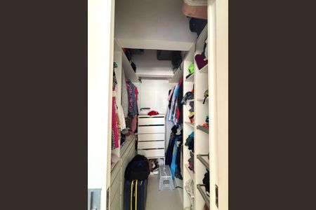 Apartamento à venda com 96m², 2 quartos e 1 vaga Apartamento à venda com 96m², 2 quartos e 1 vagaSuite - closet