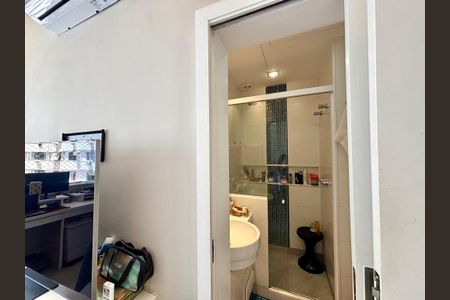 Apartamento à venda com 96m², 2 quartos e 1 vaga Apartamento à venda com 96m², 2 quartos e 1 vagaSuite - banheiro