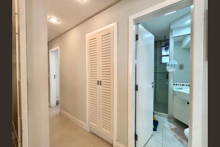 Apartamento à venda com 96m², 2 quartos e 1 vaga Apartamento à venda com 96m², 2 quartos e 1 vagaBanheiro social