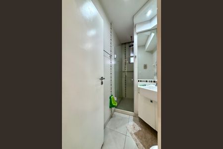 Apartamento à venda com 96m², 2 quartos e 1 vaga Apartamento à venda com 96m², 2 quartos e 1 vagaBanheiro social