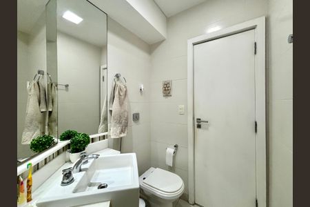 Apartamento à venda com 96m², 2 quartos e 1 vaga Apartamento à venda com 96m², 2 quartos e 1 vagaBanheiro social