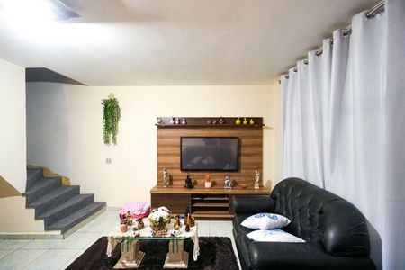 Casa à venda com 150m², 3 quartos e 2 vagas Casa à venda com 150m², 3 quartos e 2 vagasSala de estar