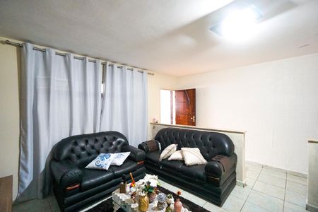 Casa à venda com 150m², 3 quartos e 2 vagas Casa à venda com 150m², 3 quartos e 2 vagasSala de estar